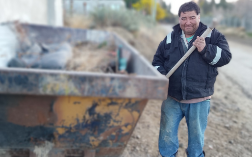 Daniel realiza changas para subsistir: «Lo que más necesito es llevar el pan a la casa»