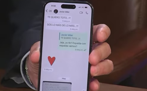 Luis Caputo mostró chats con Javier Milei: «Te quiero Toto, sos lo más de lo más»