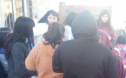 «Lo hacemos de corazón»: reabrió un merendero de zona norte y convocó a muchos chicos