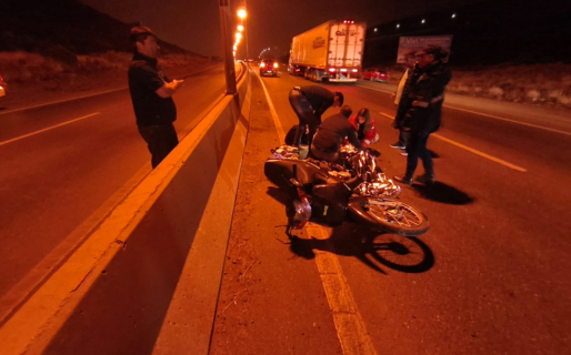 Un hombre sufrió una fuerte caída en moto y fue trasladado al Hospital Regional