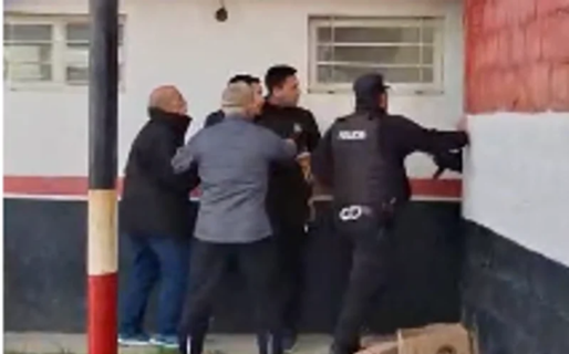 Expulsiones, peleas y tensión durante el partido entre Stella Maris y Rada Tilly