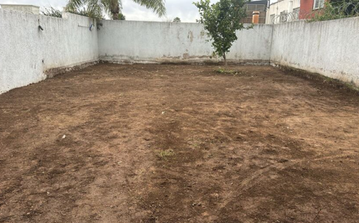 El dueño no le aceptó las mejoras y tapó la pileta, sacó champas y se llevó hasta el limonero