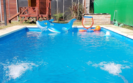 Guardavidas advierten sobre la falta de seguridad en salones con piletas para niños