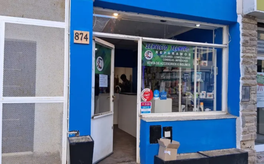 Delincuentes ingresaron por un ventiluz y robaron en un local de reparación de celulares
