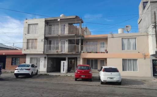 Durante un robo, obligaron a una joven a desvestirse y la encerraron en el baño