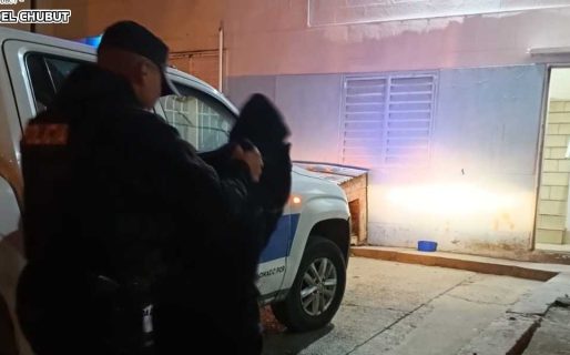 Quiso agredir a quien le dio alojamiento y terminó detenido