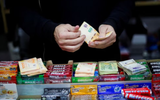 Continúa el retroceso: el consumo cayó 3,2% en agosto, según un informe privado