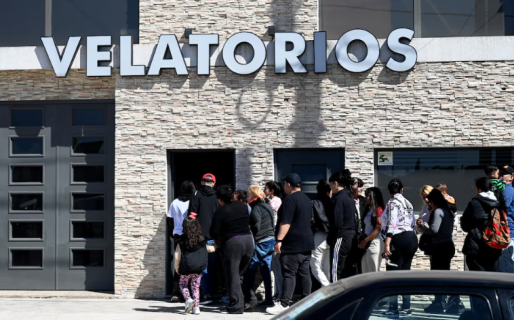 Familiares y amigos despiden los restos de las tres jóvenes asesinadas