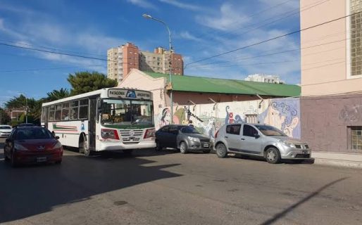 Vecinos reclaman por el mal estado y la falta de frecuencia en el transporte público