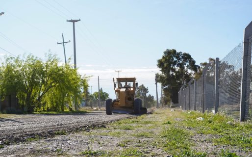 Se intensificaron los trabajos de mejoramiento de la trama vial en distintos barrios