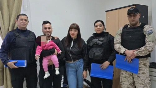 “Héroes en acción”: tres policías salvaron la vida de una bebé de 7 meses