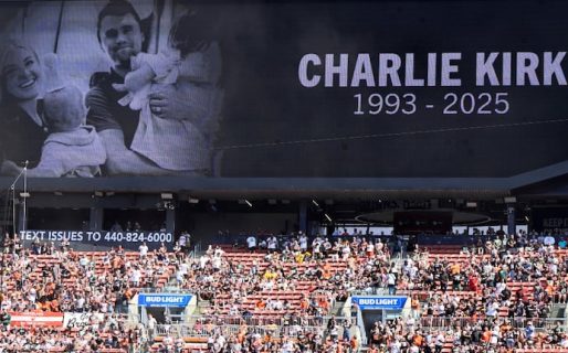El funeral de Charlie Kirk se lleva adelante en un estadio repleto y a la espera de la llegada de Trump