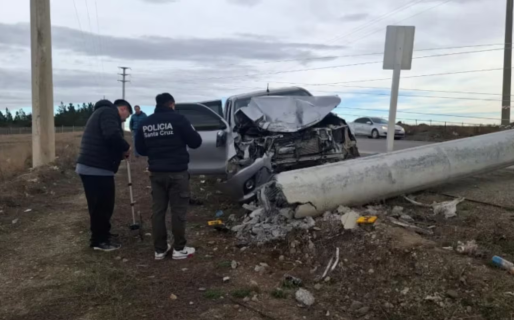 Un chico de 16 años chocó contra un poste de alta tensión y provocó un apagón en Río Gallegos