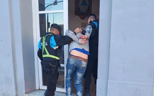 Insultos y provocación: quiso pelear con la policía y terminó detenido