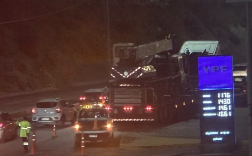 Un camión sufrió una falla mecánica y generó gran congestión vehicular en Ruta 3