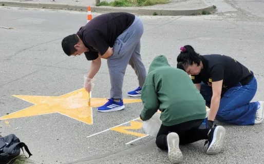 Pintaron estrellas amarillas en memoria de José Limpiz y Maira Remolcoy