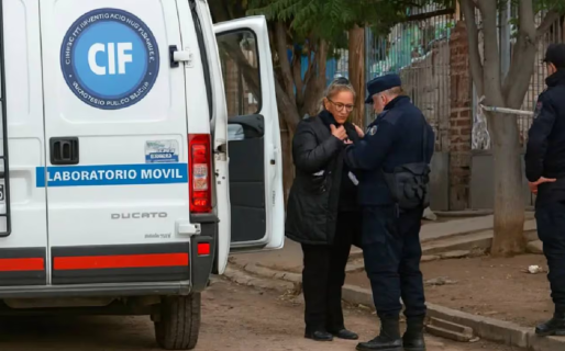 Un hombre asesinó a su esposa y se disparó frente a su hijo de 15 años