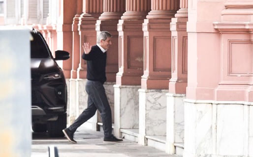 Bajo presión, el Gobierno evitó intervenir en el dólar y analiza los próximos pasos del plan