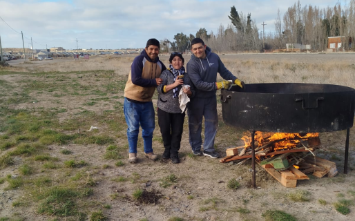 Impulsan una feria de empanadas para reunir fondos y concretar una olla solidaria en el Tabernáculo de la Fe