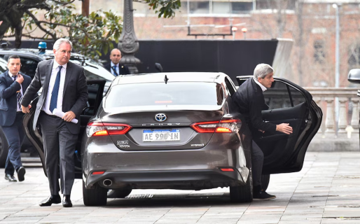 El Gobierno habilitó una baja de tasas y afrontará una nueva pulseada con los bancos para evitar que queden pesos sueltos en el mercado