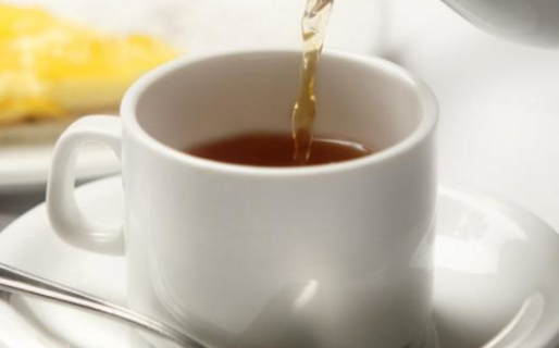 El Rotary Club organiza un evento a beneficio con té, sorteos y desfile