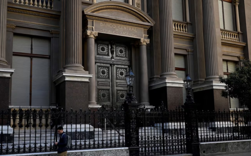 El equipo económico anunció que suavizará el apretón monetario para que se recupere el crédito