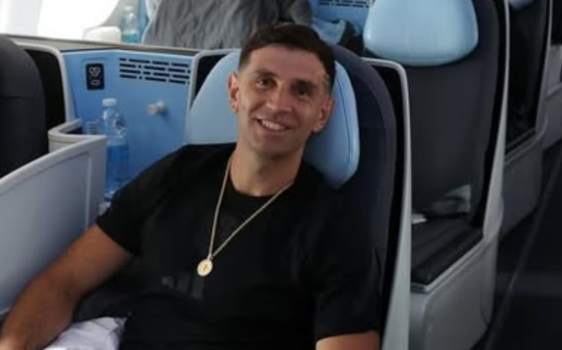 Dibu Martínez llegó al país para sumarse a la Selección y no habló tras su frustrado pase al Manchester United