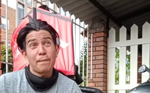 Un repartidor tuvo que entregarle una corona a una persona a la que no se le había muerto el familiar: esta es la historia