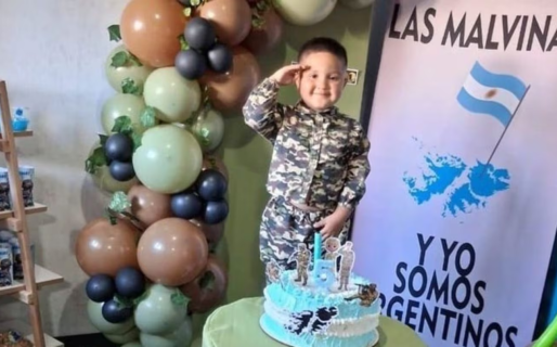 Tiene 5 años, es fanático de Malvinas y se vistió de soldado para festejar su cumpleaños