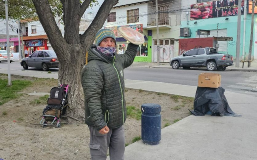 Juan Carlos lleva más de 3 años vendiendo prepizzas: “Siempre algo se vende, hay que estar”