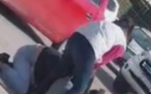 Una madre se metió en pelea escolar y terminó imputada por golpear a una menor