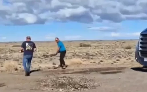 Camioneros chilenos taparon baches de la Ruta 40