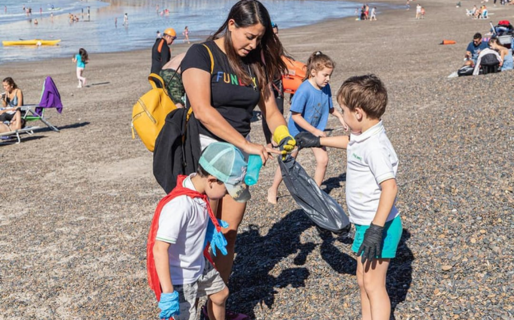 Invitan a una caminata en la playa de km 4 por la salud y la limpieza ambiental