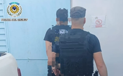Detención inesperada: la policía acudió por un caso de violencia de género y encontró a un prófugo