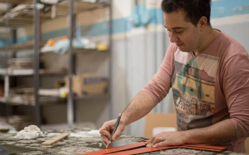 En los últimos dos años, por cada diez empleos registrados que se perdieron, se crearon siete con monotributo