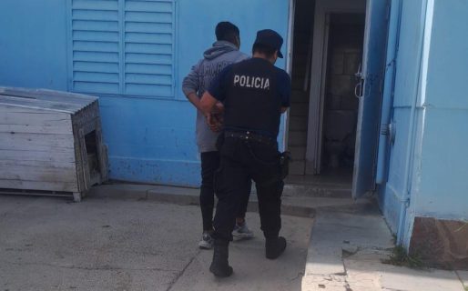 Lo reconoció un policía en un comercio y terminó detenido