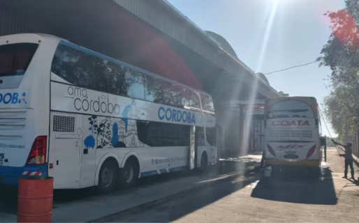 Encontraron un feto en el baño de un micro de larga distancia