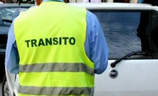 Le pegó a un inspector de tránsito en un operativo y terminó detenido