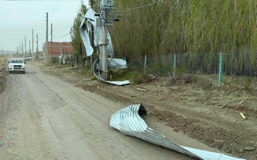 Volaron chapas y estructuras por las fuertes ráfagas en Comodoro