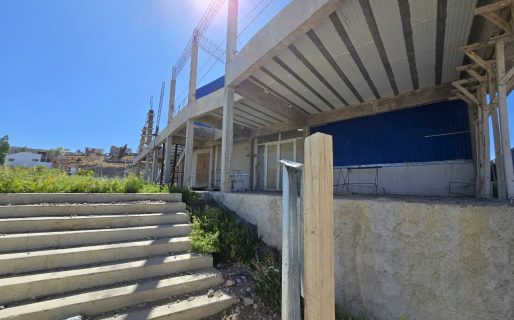 Trailers reemplazan al edificio de la Escuela Municipal mientras esperan la finalización de la obra