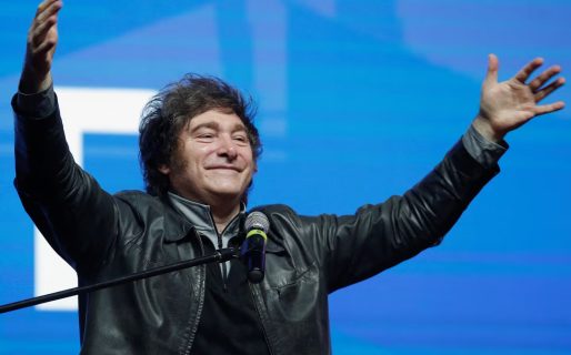 Milei ratificó su plan económico y aseguró: “Nos van a salir dólares por las orejas”