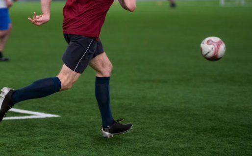 Un joven se desplomó durante un partido de fútbol y murió delante de sus amigos