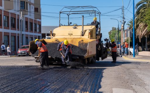Continúan los trabajos de reparación de calzada en el Centro
