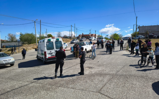 Un nene de 7 años fue atropellado mientras circulaba en bicicleta por la avenida Roca