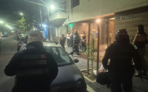 Se subieron nueve jóvenes a un ascensor, empezaron a saltar y cayeron desde un séptimo piso