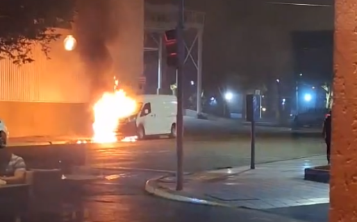 Incendiaron la camioneta en la que se movilizaron los tiradores de la Oficina Judicial
