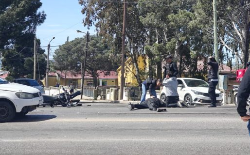 Fuerte accidente con motociclista herido en Kilómetro 3
