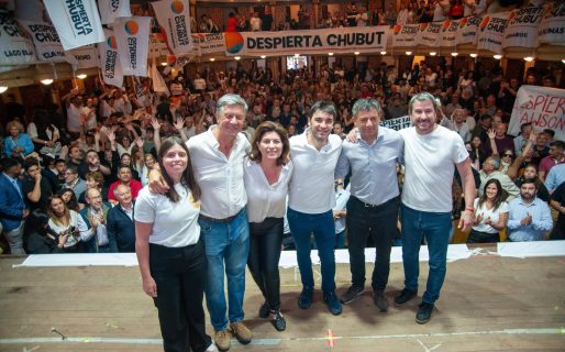 Ante una multitud, Despierta Chubut cerró su campaña en el Teatro Español