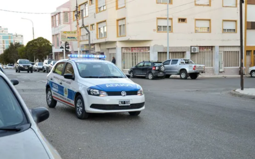 Fue a una comisaría para hacer una consulta y terminó preso