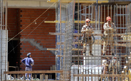 La industria y la construcción crecieron en agosto y mostraron leves señales de recuperación